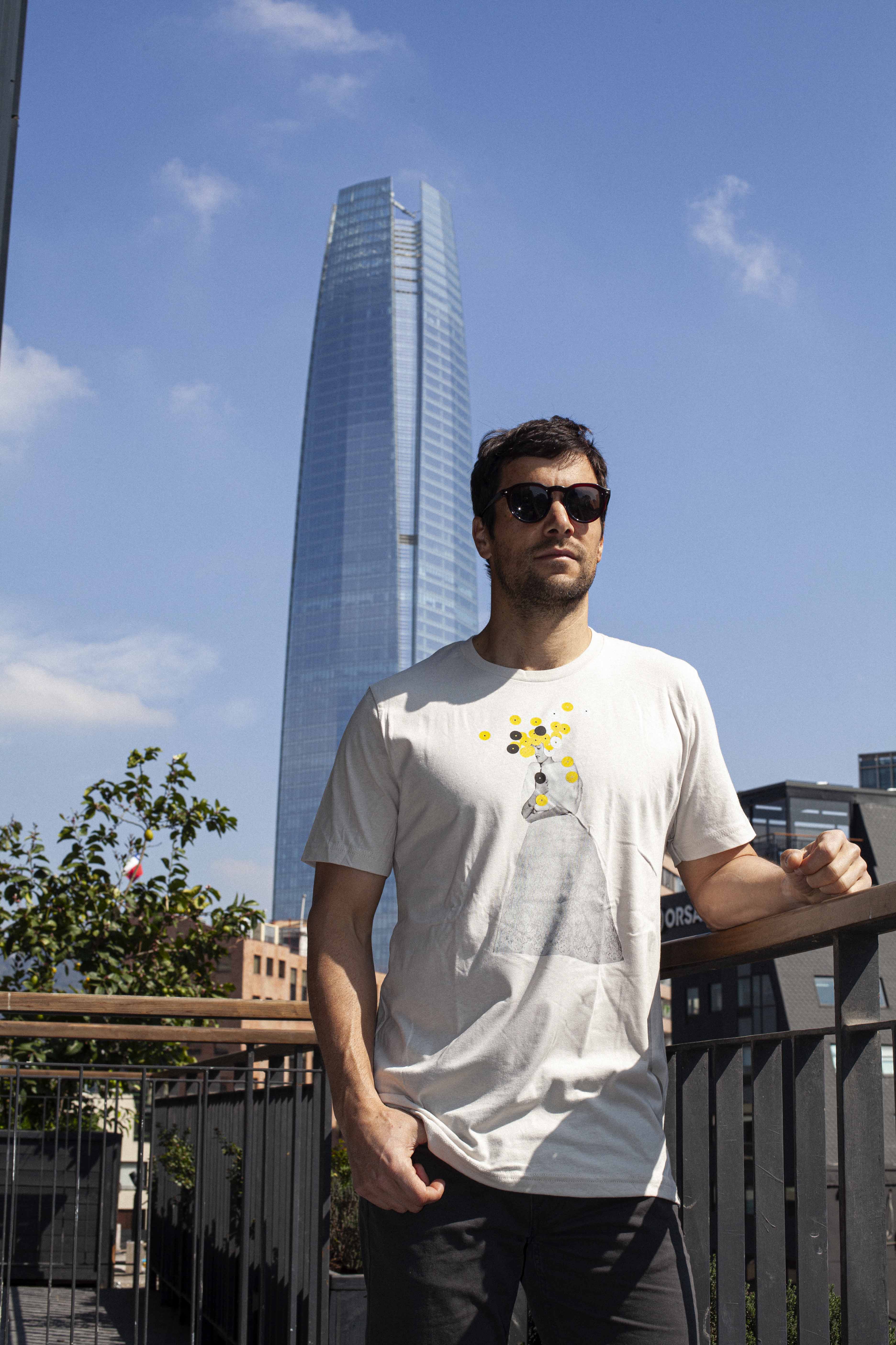 BOTONES AMARILLOS T-SHIRT // Classic Fit (ART3.001)